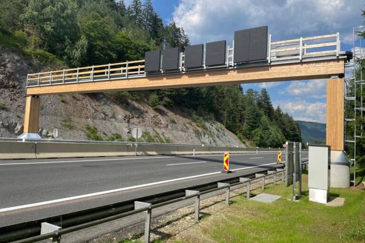 hnt-ref-verkehrszeichenbrucke-asfinag-haimburg-at-20220616-002-copy-asfinag-768x0-c-default